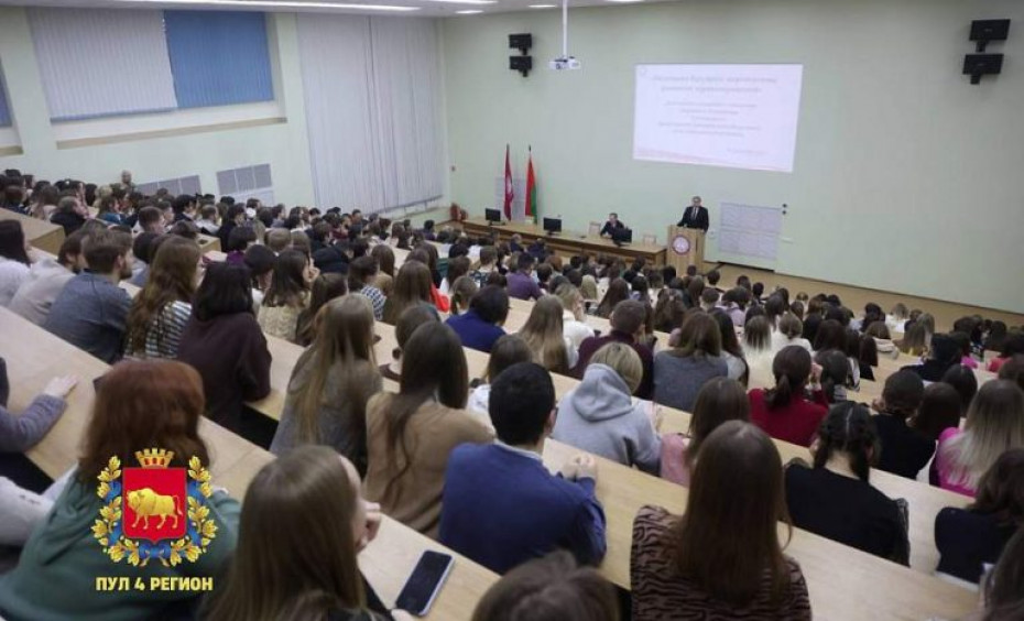 Глава Гродненской области Владимир Караник провел встречу со студентами медицинского университета