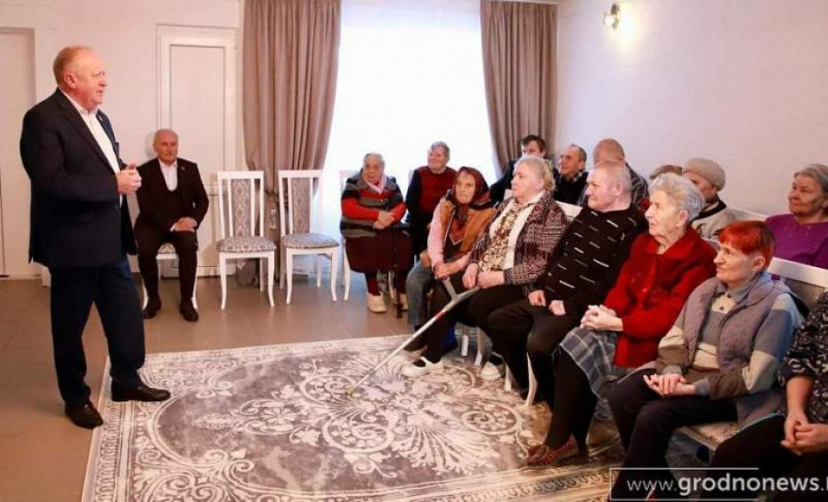 «С добром в каждый дом». Председатель Гродненского областного объединения профсоюзов посетил дом-интернат для престарелых и инвалидов
