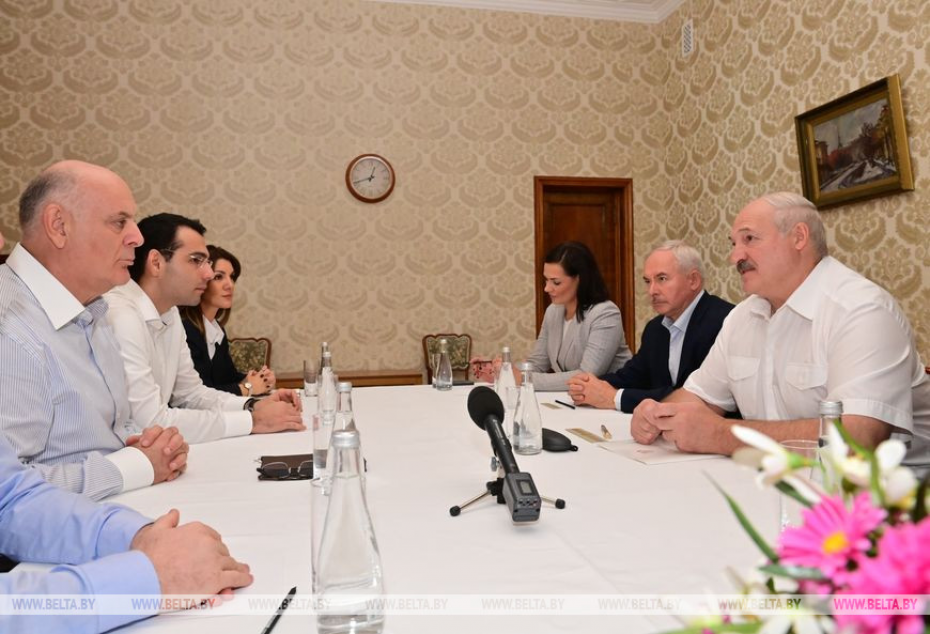 Александр Лукашенко посетил исторические места северо-восточного побережья Черного моря и встретился с Асланом Бжани