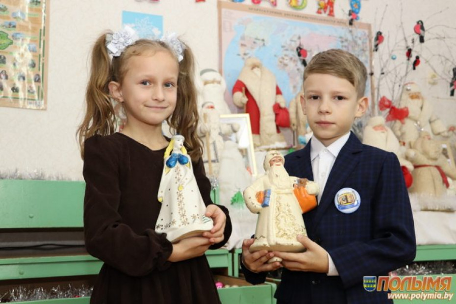 Выставка елочных игрушек времен СССР открылась в средней школе №2 г.п. Кореличи
