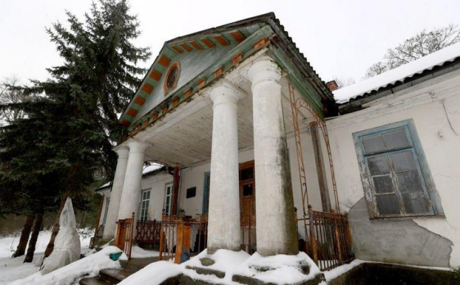Супруги-художники создают музей соломки и иконописи в древнем поместье Кореличского района