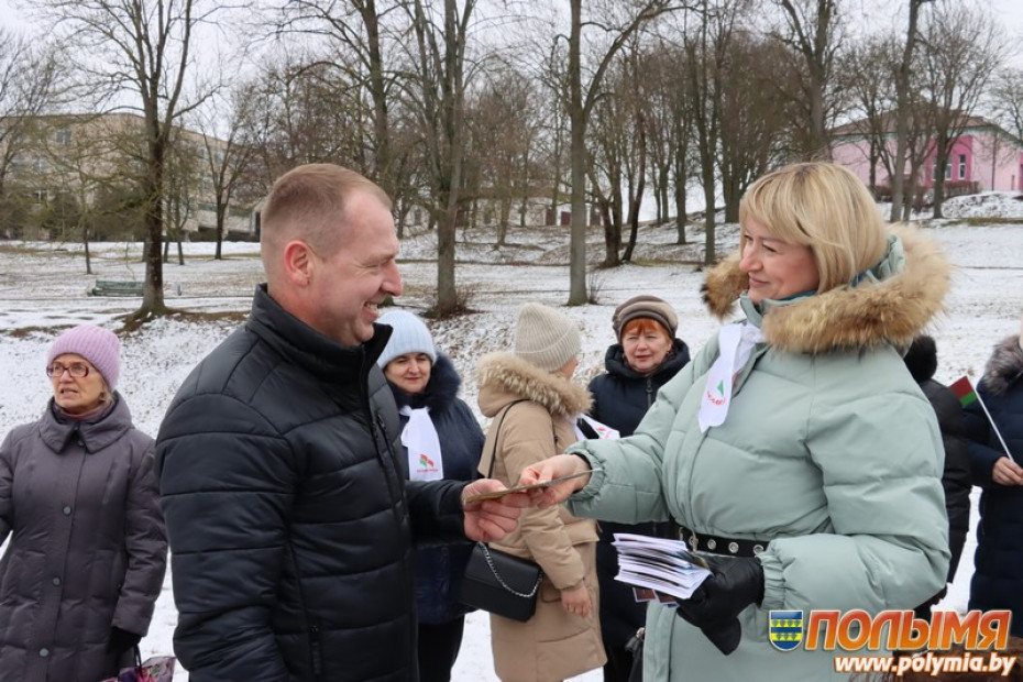 Актив Кореличских районных организаций общественных объединений и партий провел предвыборный пикет